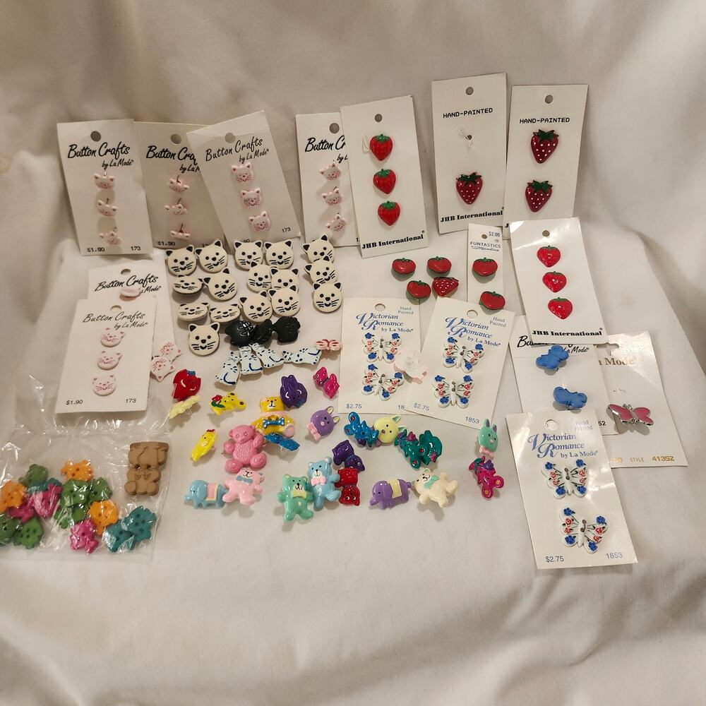 107 Colorful Novelty Buttons Cata Butterflies Teddy Bears Strawberries PO